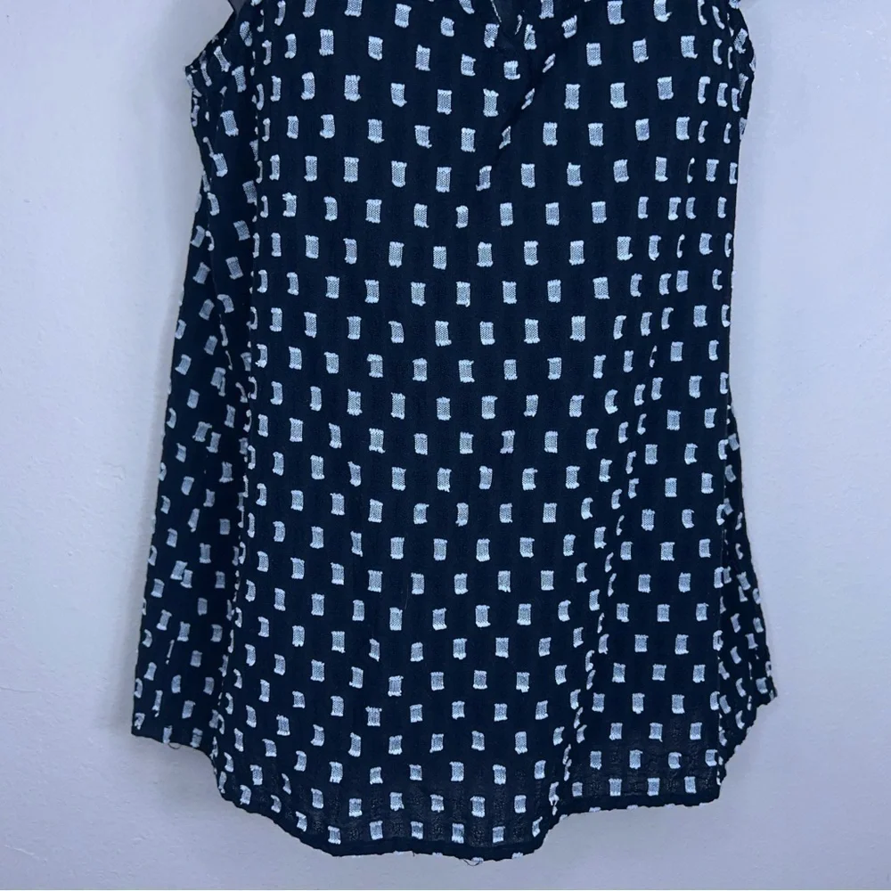 XS OLD NAVY BLACK GREY WHITE CHECKERED SLEEVELESS TOP BLOUSE TANK